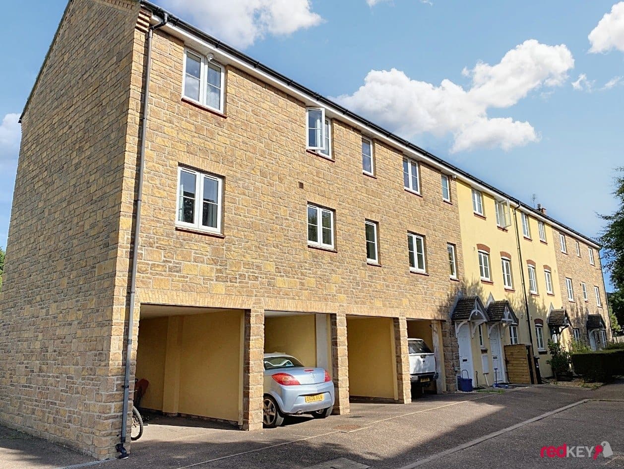 Station Road, EX17 5HN